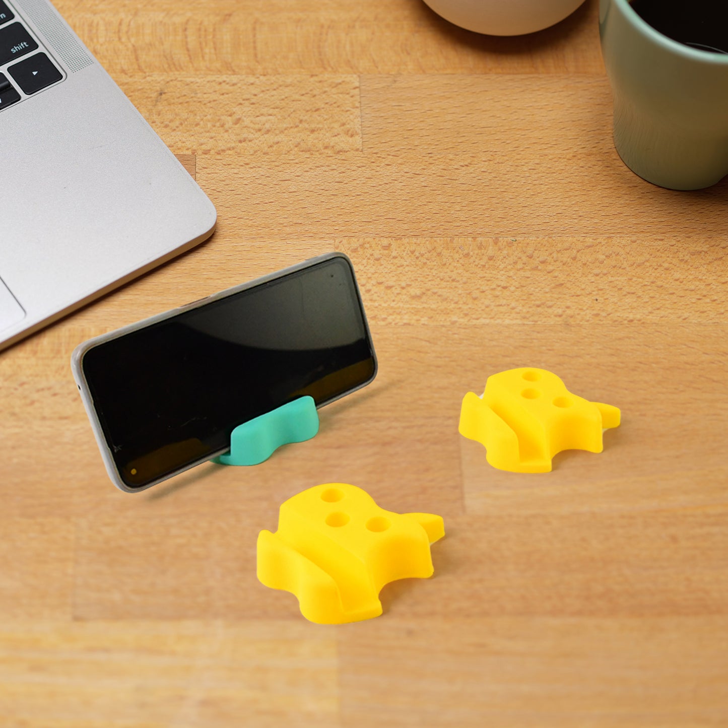 Multi-functional Apple-shaped Plastic Mobile Stand With Pen Holder (3 Pc Mix Color)