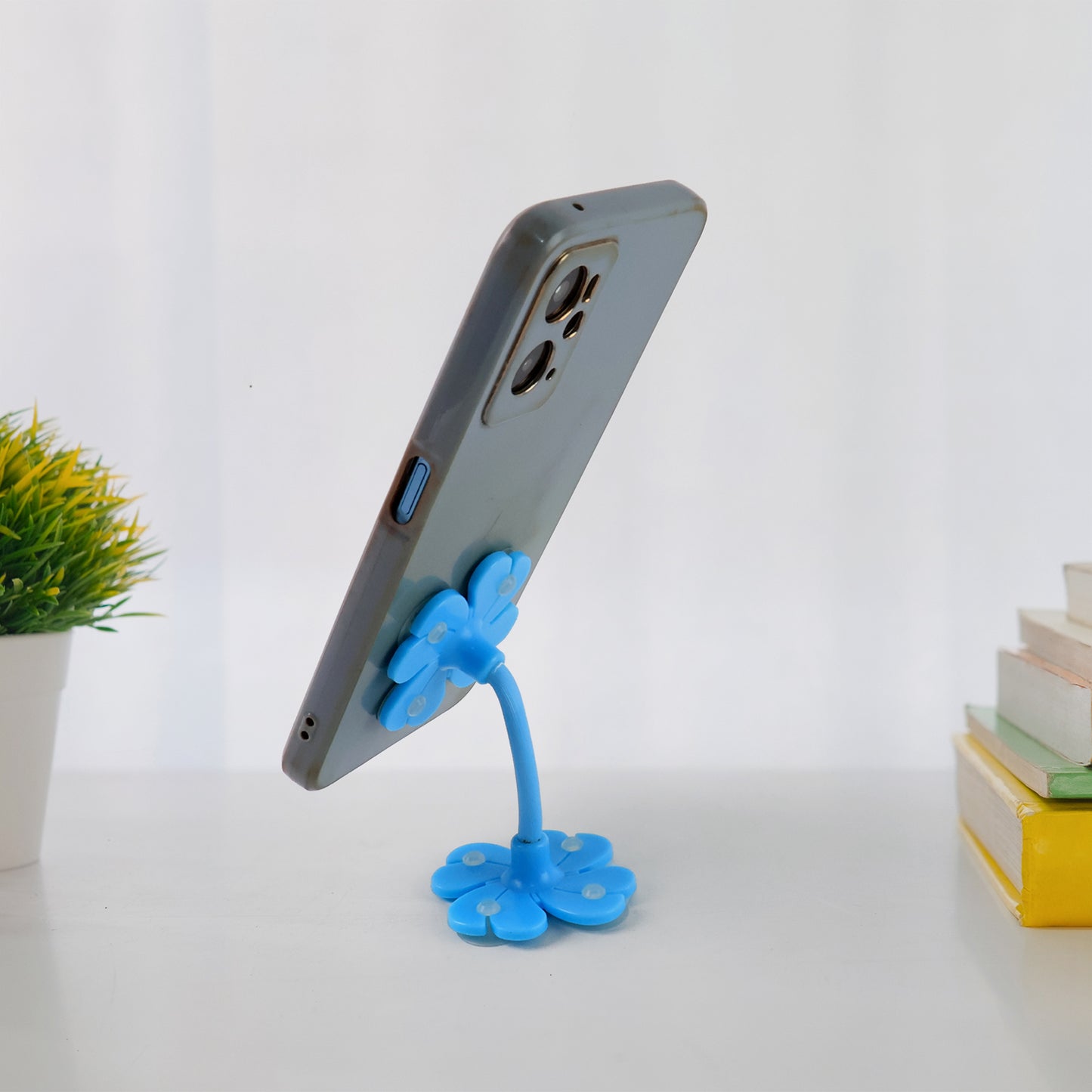 0637 -360 Rotatable Flower Shape Cellphone Holder Car Mount Sucker Stand (Multicolored With Box))