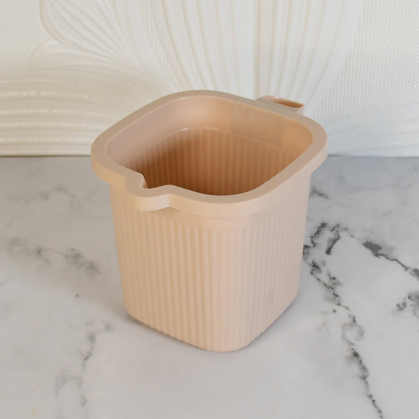 Plastic Square Bath Water Mug (1 Pc 1000 Ml Mix Color)