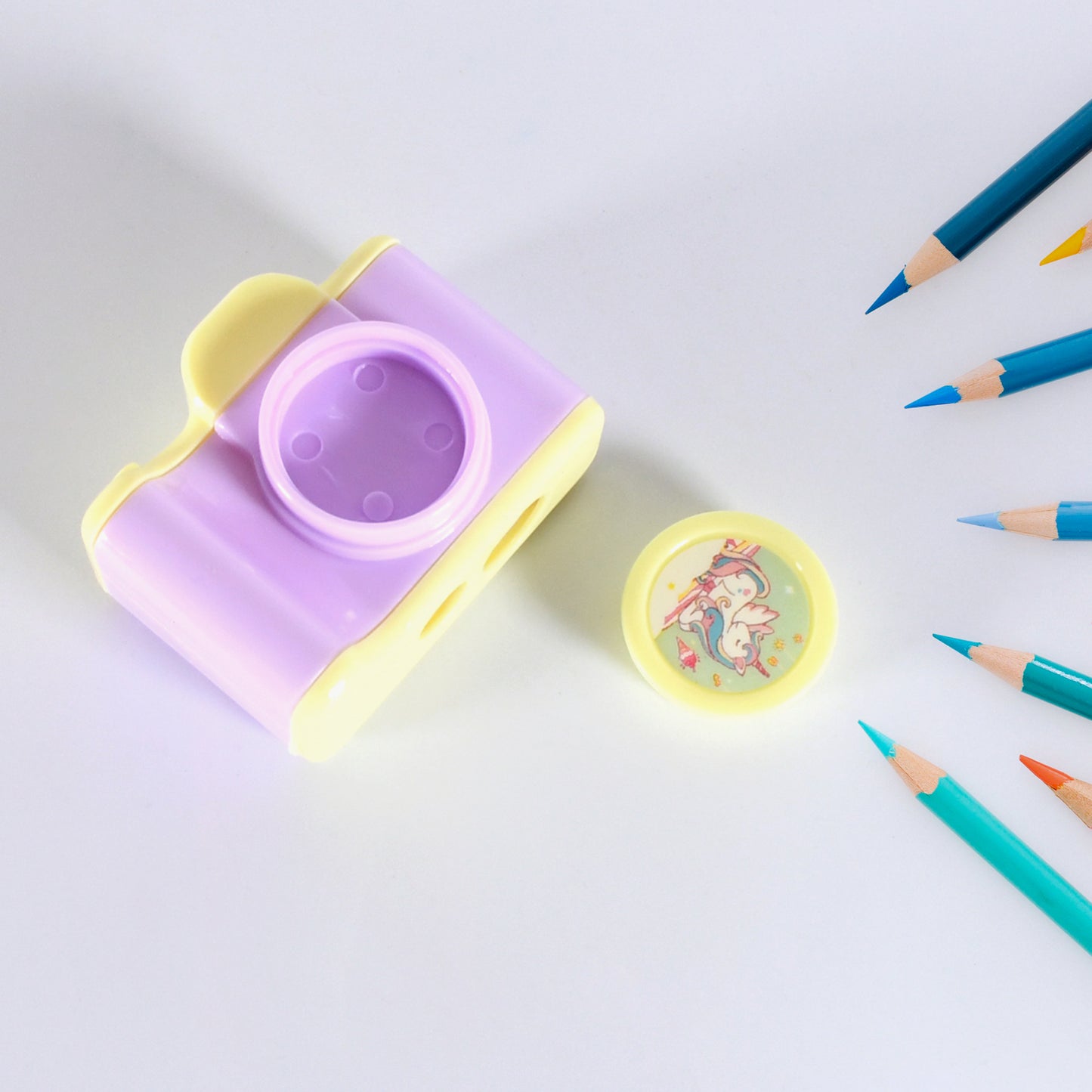 17672 Camera Shape Pencil Sharpener Simple Student Office Sharpener Fashionable And Convenient Lightweight Manual Sharpener For Kids Boys Girls Birthday Return Gifts (1 Pc)